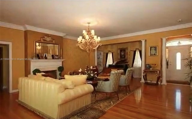 3 of 11 - 2301 Alhambra Cir, Coral Gables, FL
