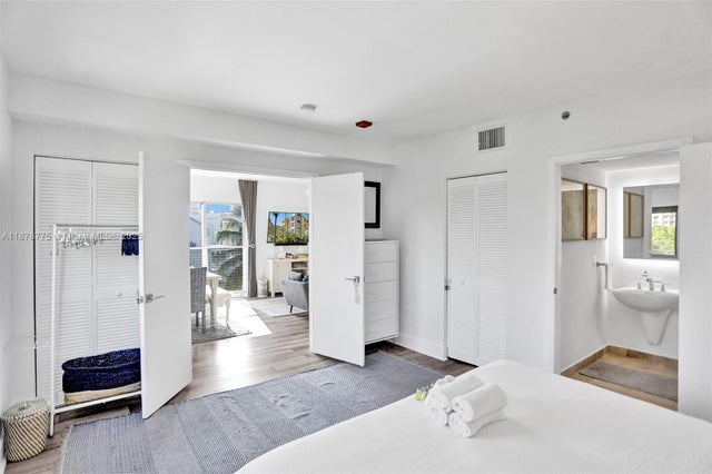 4 of 21 - 360 Collins Ave 401, Miami Beach, FL