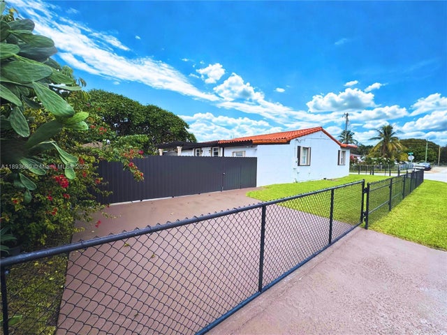 3 of 33 - 590 Sw 36th Ave, Miami, FL
