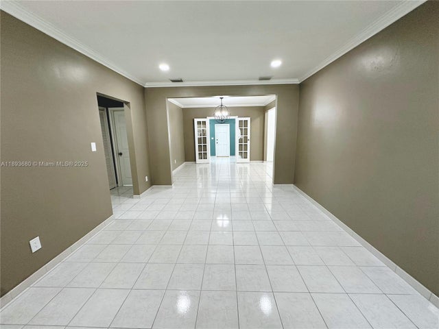 4 of 33 - 590 Sw 36th Ave, Miami, FL