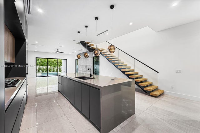 4 of 44 - 815 Ne 17th Ter, Fort Lauderdale, FL