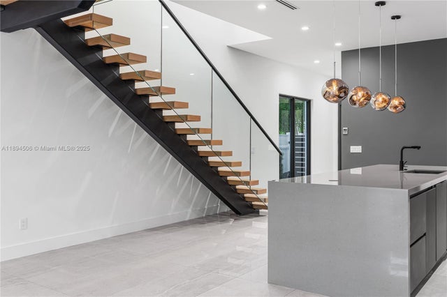 5 of 44 - 815 Ne 17th Ter, Fort Lauderdale, FL