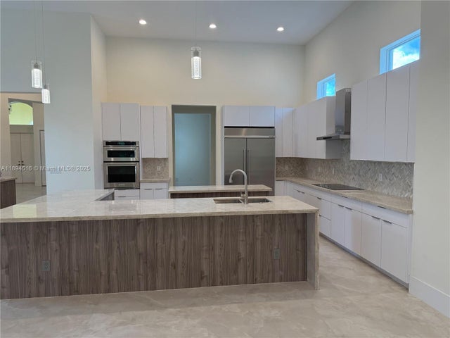 4 of 22 - 2273 Phoenix Ave, Davie, FL