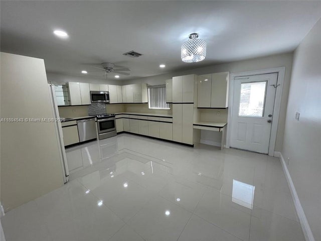 3 of 6 - 5181 Ne 17th Ave, Pompano Beach, FL