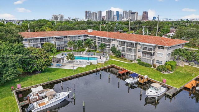 1 of 72 - 900 Sw 12th St 305, Fort Lauderdale, FL