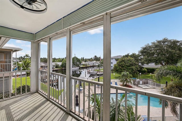 2 of 72 - 900 Sw 12th St 305, Fort Lauderdale, FL