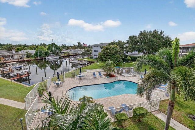 3 of 72 - 900 Sw 12th St 305, Fort Lauderdale, FL