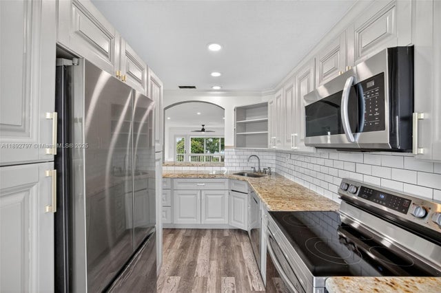 5 of 72 - 900 Sw 12th St 305, Fort Lauderdale, FL