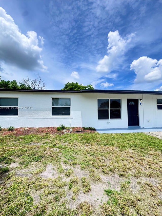 1 of 17 - 3731 Sw 58th Ter, Davie, FL