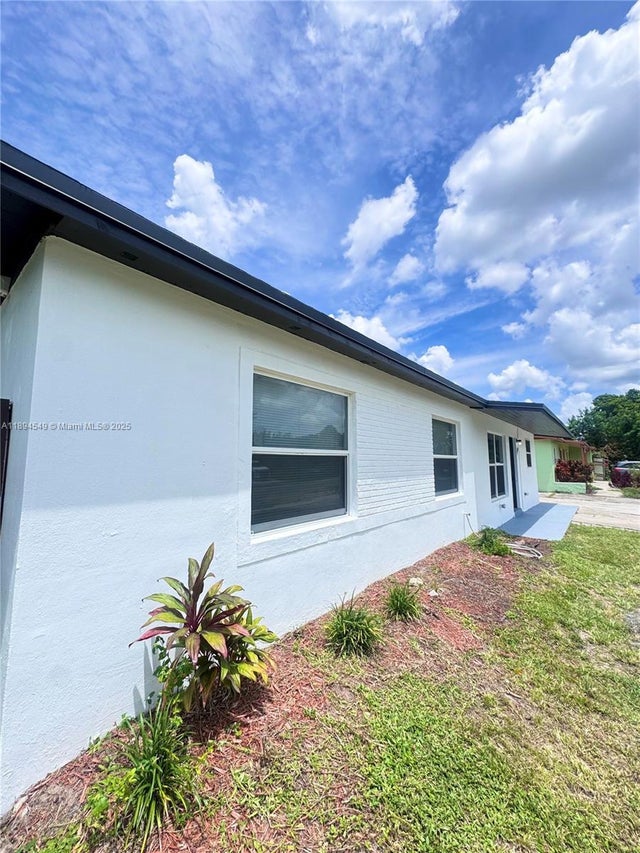 2 of 17 - 3731 Sw 58th Ter, Davie, FL