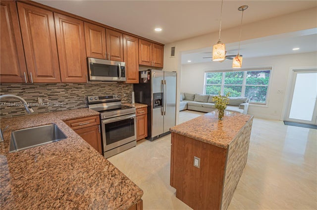 3 of 61 - 735 Nw 122nd St, North Miami, FL