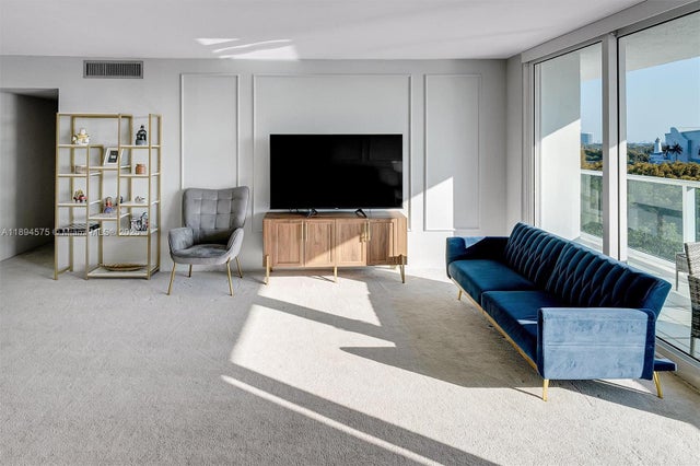 4 of 45 - 100 Bayview Dr 617, Sunny Isles Beach, FL
