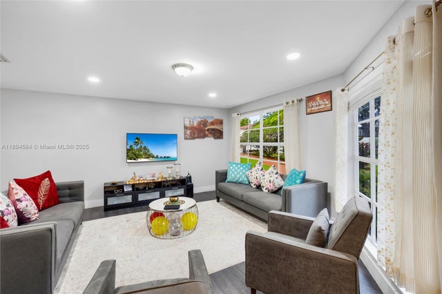2 of 40 - 20014 Ne 6th Ct Cir, Miami, FL