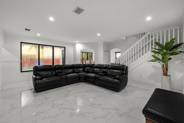 4 of 42 - 15987 Sw 141st St, Miami, FL