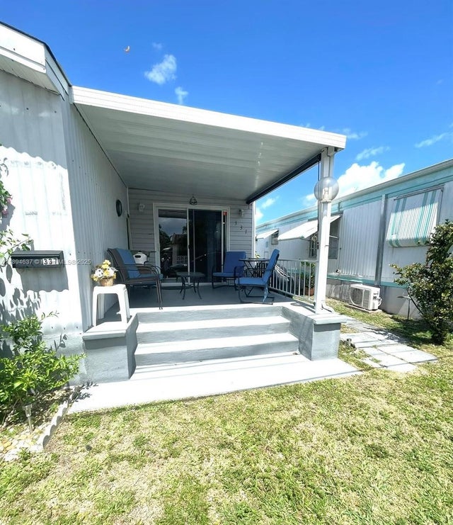 2 of 8 - 337 Ne 4th Ct Ct, Hallandale Beach, FL