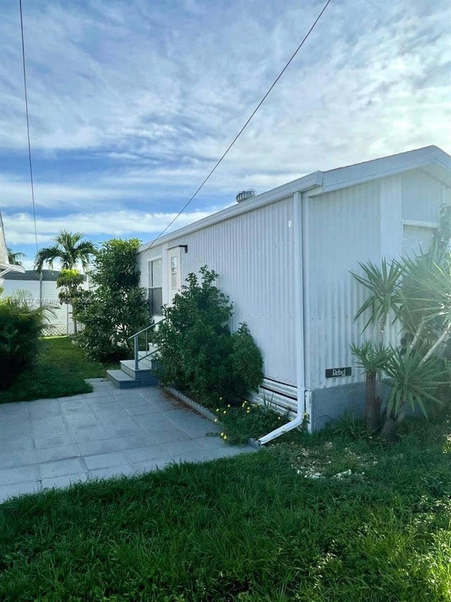 3 of 8 - 337 Ne 4th Ct Ct, Hallandale Beach, FL