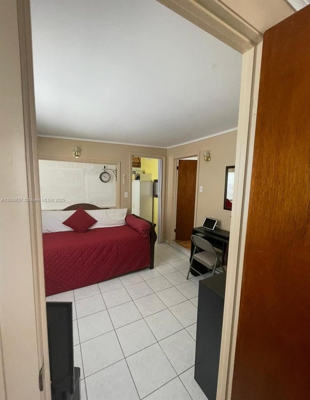 4 of 8 - 337 Ne 4th Ct Ct, Hallandale Beach, FL