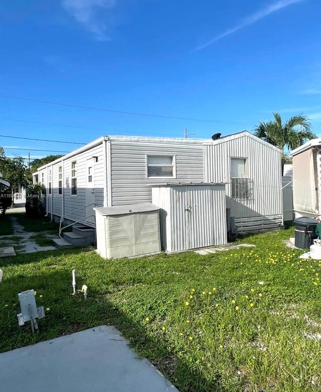 5 of 8 - 337 Ne 4th Ct Ct, Hallandale Beach, FL