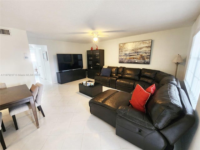 4 of 12 - 580 Egret Dr 322, Hallandale Beach, FL