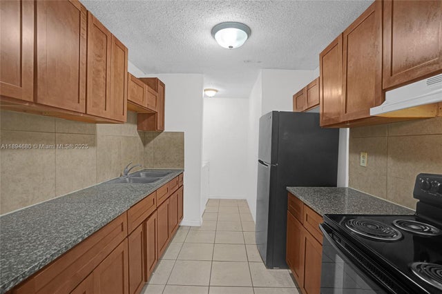 2 of 37 - 3876 Nw 207th St Rd, Miami Gardens, FL