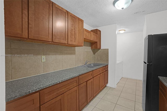 3 of 37 - 3876 Nw 207th St Rd, Miami Gardens, FL