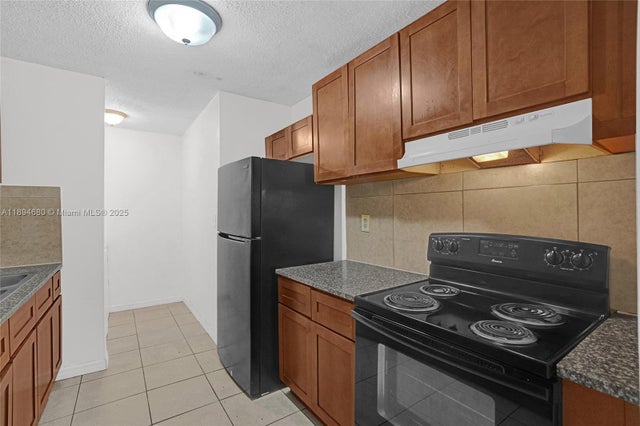 4 of 37 - 3876 Nw 207th St Rd, Miami Gardens, FL