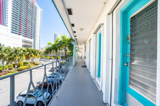 4 of 24 - 2500 Diana Dr 306, Hallandale Beach, FL