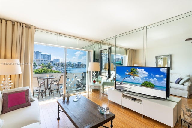 5 of 24 - 2500 Diana Dr 306, Hallandale Beach, FL