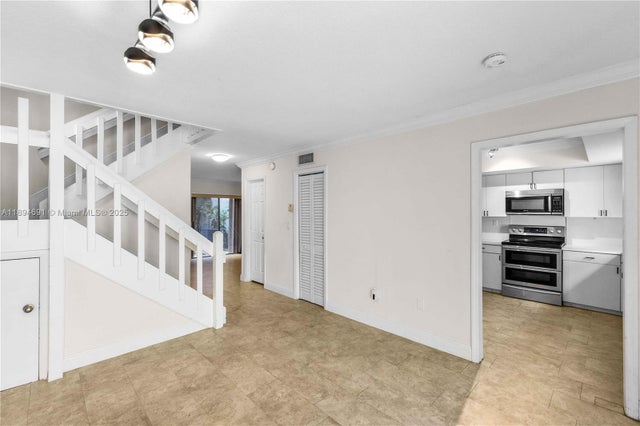 5 of 17 - 10500 Sw 112th Ave, Miami, FL