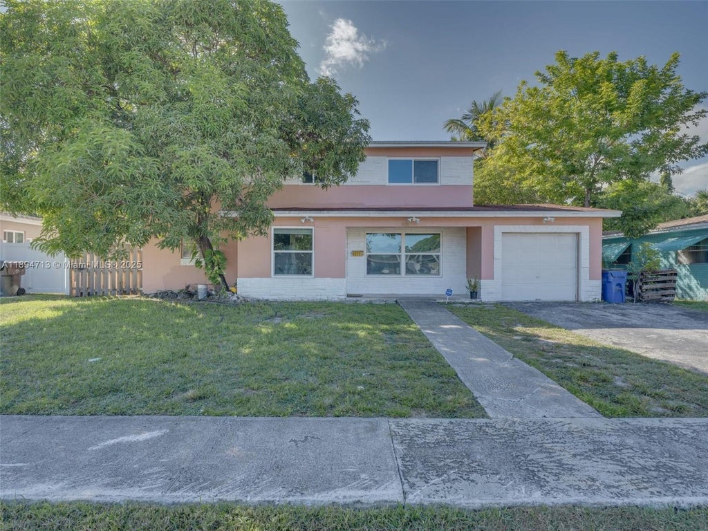 4233 Nw 38th Ave, Lauderdale Lakes