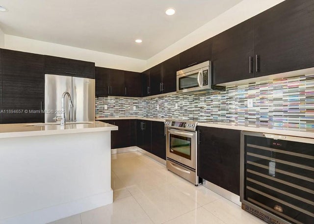 2 of 11 - 6950 Nw 104th Ct, Doral, FL