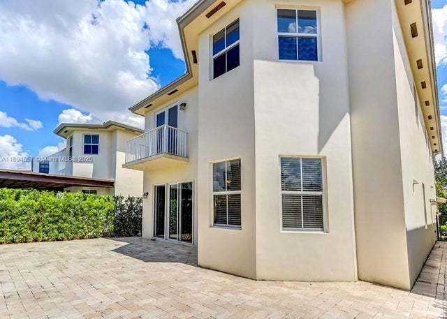 4 of 11 - 6950 Nw 104th Ct, Doral, FL