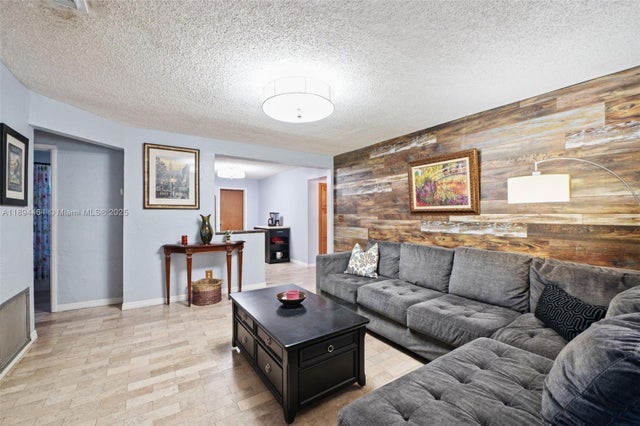 3 of 28 - 5614 Hope St, Hollywood, FL