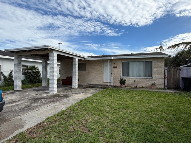 1 of 36 - 1715 Sunset Ave, Lake Worth, FL