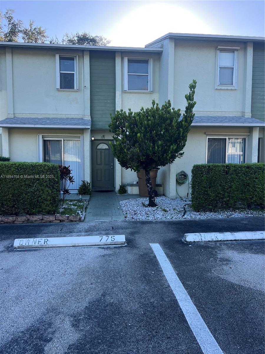 775 Crystal Lake Dr, Deerfield Beach