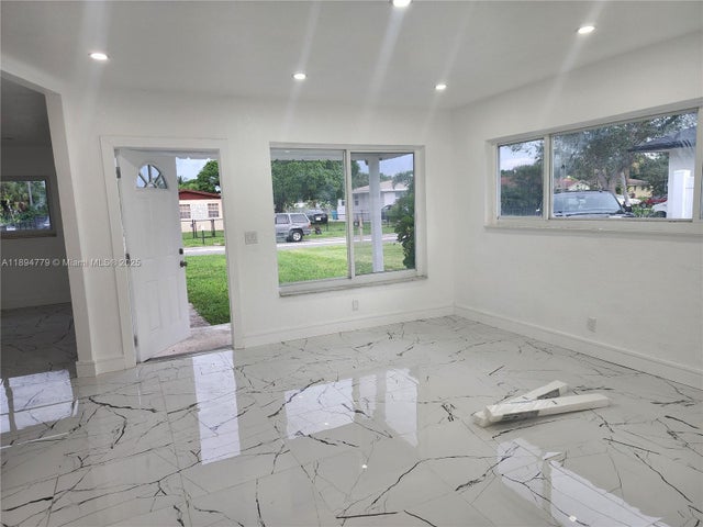 3 of 14 - 418 Nw 8th Ave, Boynton Beach, FL
