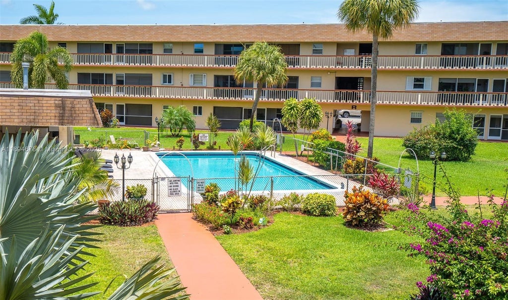 5300 Washington St T227, Hollywood