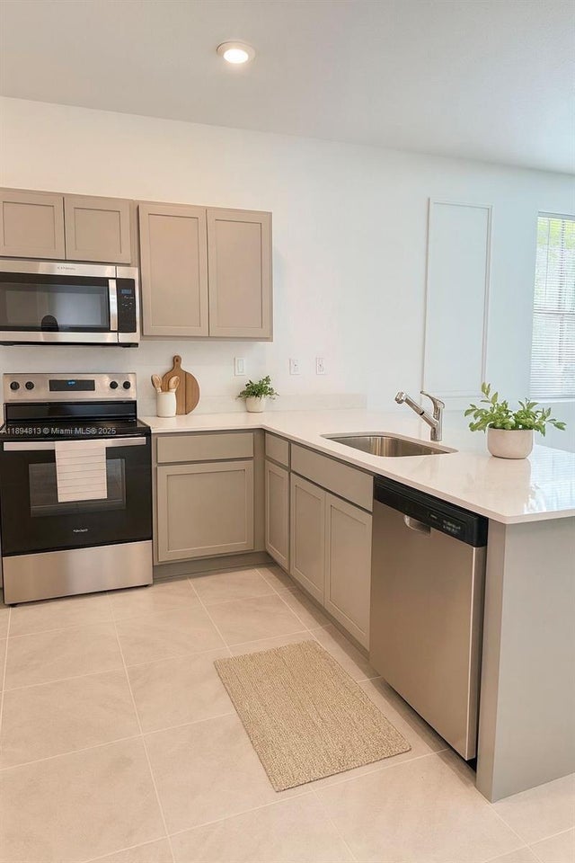 2 of 12 - 1509 Ne 3rd Ave, Florida City, FL