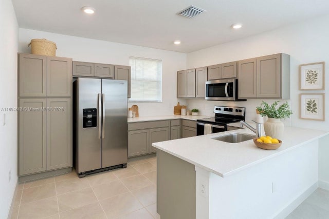 3 of 12 - 1509 Ne 3rd Ave, Florida City, FL