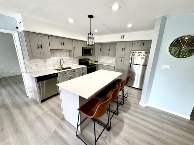 5 of 18 - 400 Diplomat Pkwy 410, Hallandale Beach, FL