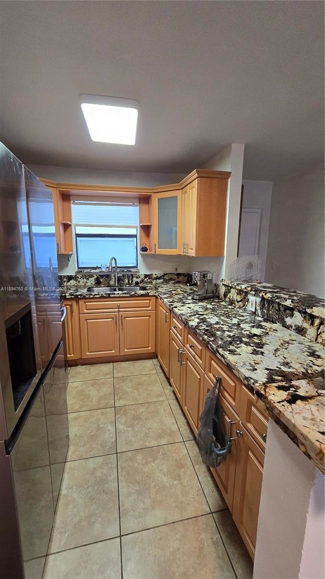 3 of 37 - 13500 Ne 3rd Ct 423, North Miami, FL
