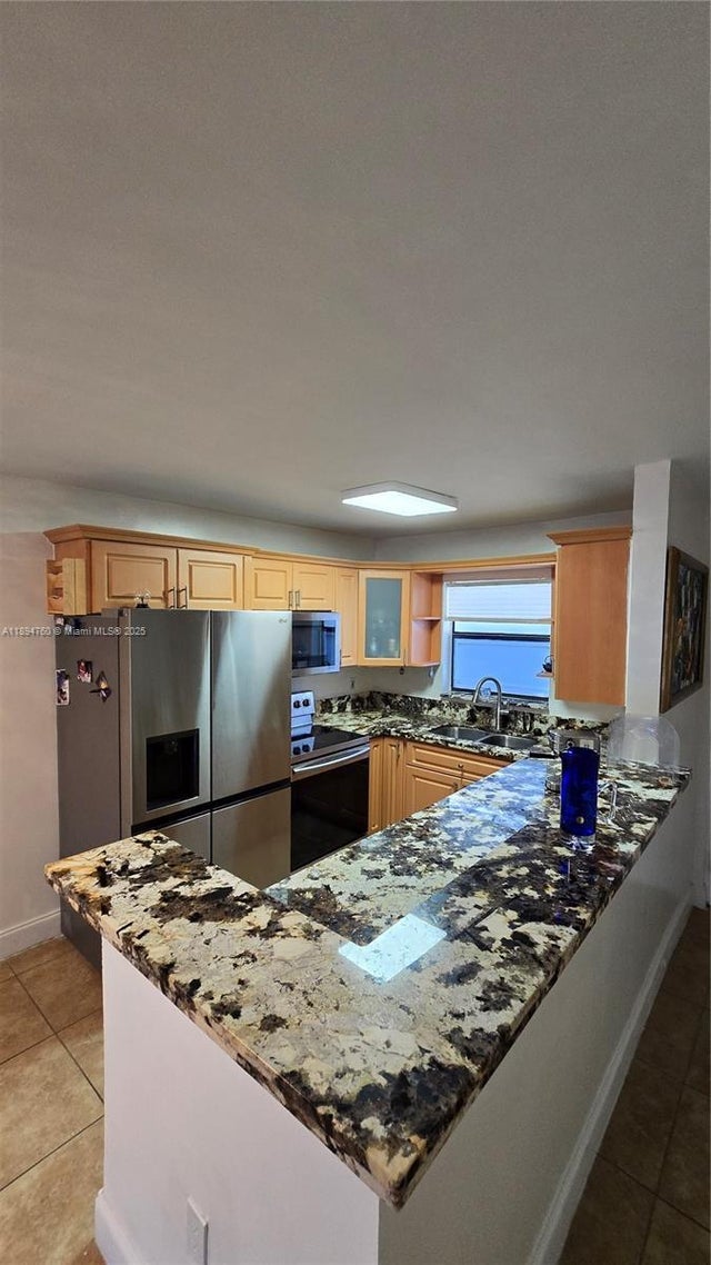 5 of 37 - 13500 Ne 3rd Ct 423, North Miami, FL