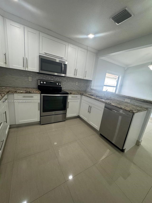 5 of 19 - 14213 Sw 152nd Ter, Miami, FL