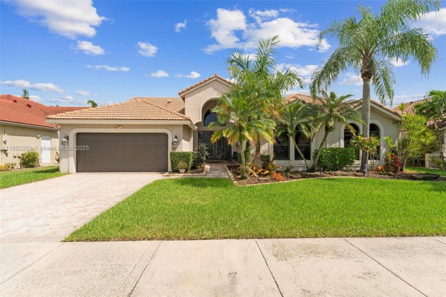 1 of 52 - 2864 E Abiaca Cir, Davie, FL