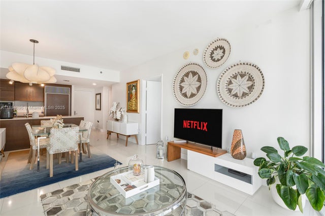 1 of 24 - 475 Brickell Ave 3111, Miami, FL