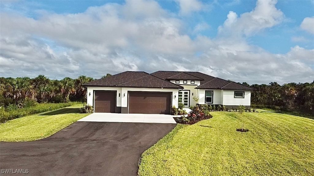 539 37th Ave Nw, Naples