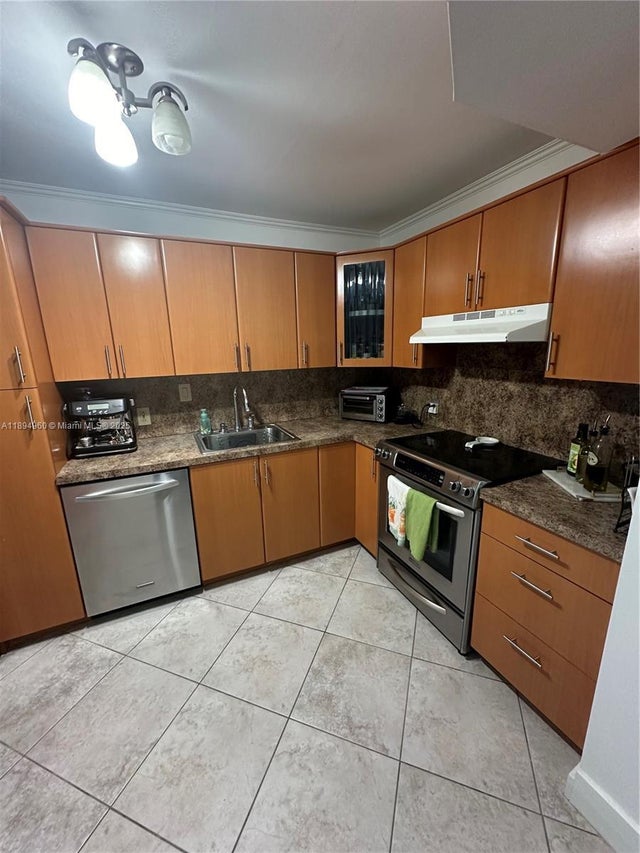 5 of 21 - 100 Bayview Dr 601, Sunny Isles Beach, FL