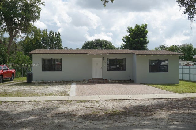 3 of 27 - 2850 Nw 170th St, Miami Gardens, FL