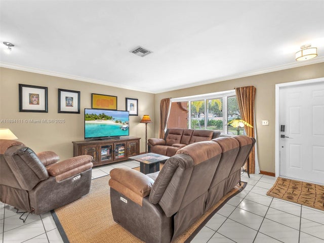 4 of 35 - 1030 Johnson St, Hollywood, FL