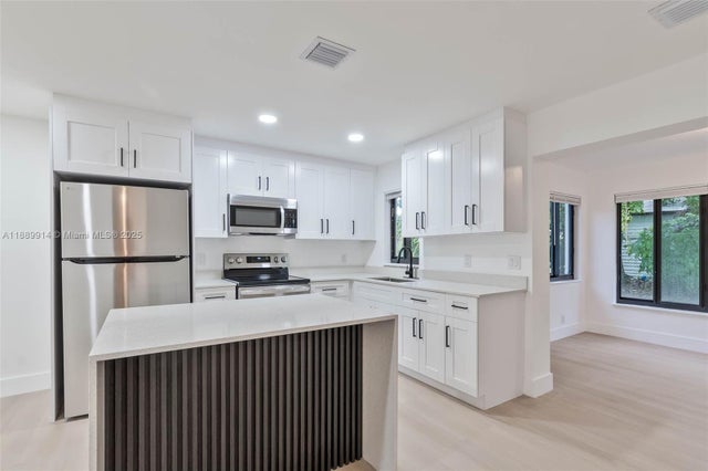 4 of 24 - 3271 Nw 18th St, Lauderhill, FL